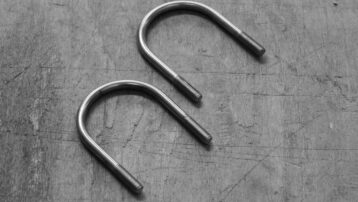 Sistemi di fissaggio inox: cavallotti, collari e clip